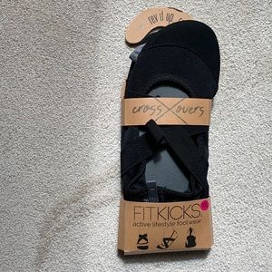 CROSS OVERS fitkicks active lifestyle footwear black color  sizes XL
